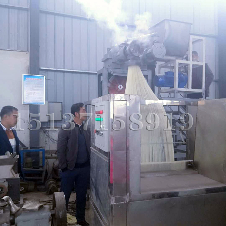 全自動米線機試機現(xiàn)場