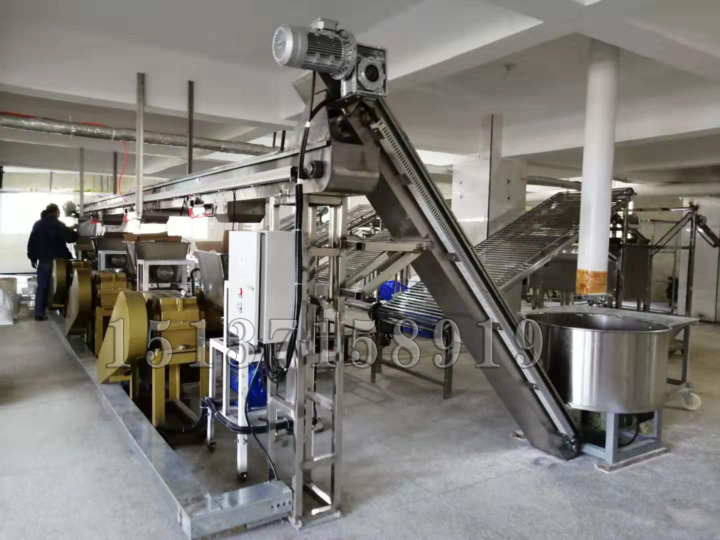 全自動(dòng)米線機(jī)安裝現(xiàn)場 全自動(dòng)米線機(jī)安裝現(xiàn)場