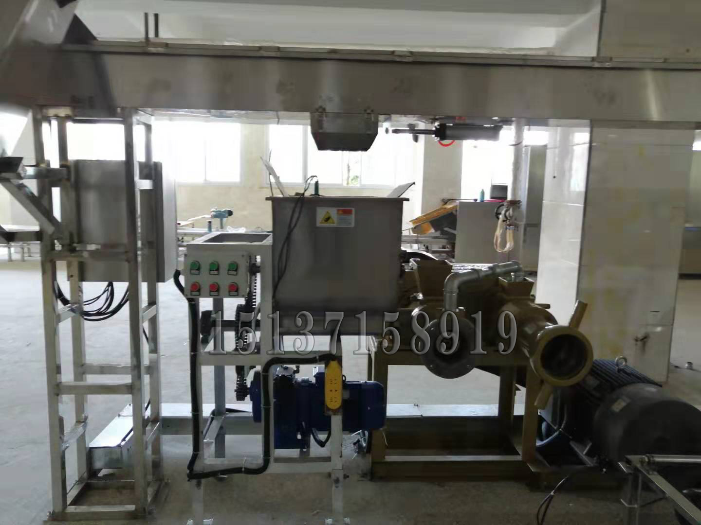 全自動(dòng)米線機(jī)安裝現(xiàn)場 全自動(dòng)米線機(jī)安裝現(xiàn)場