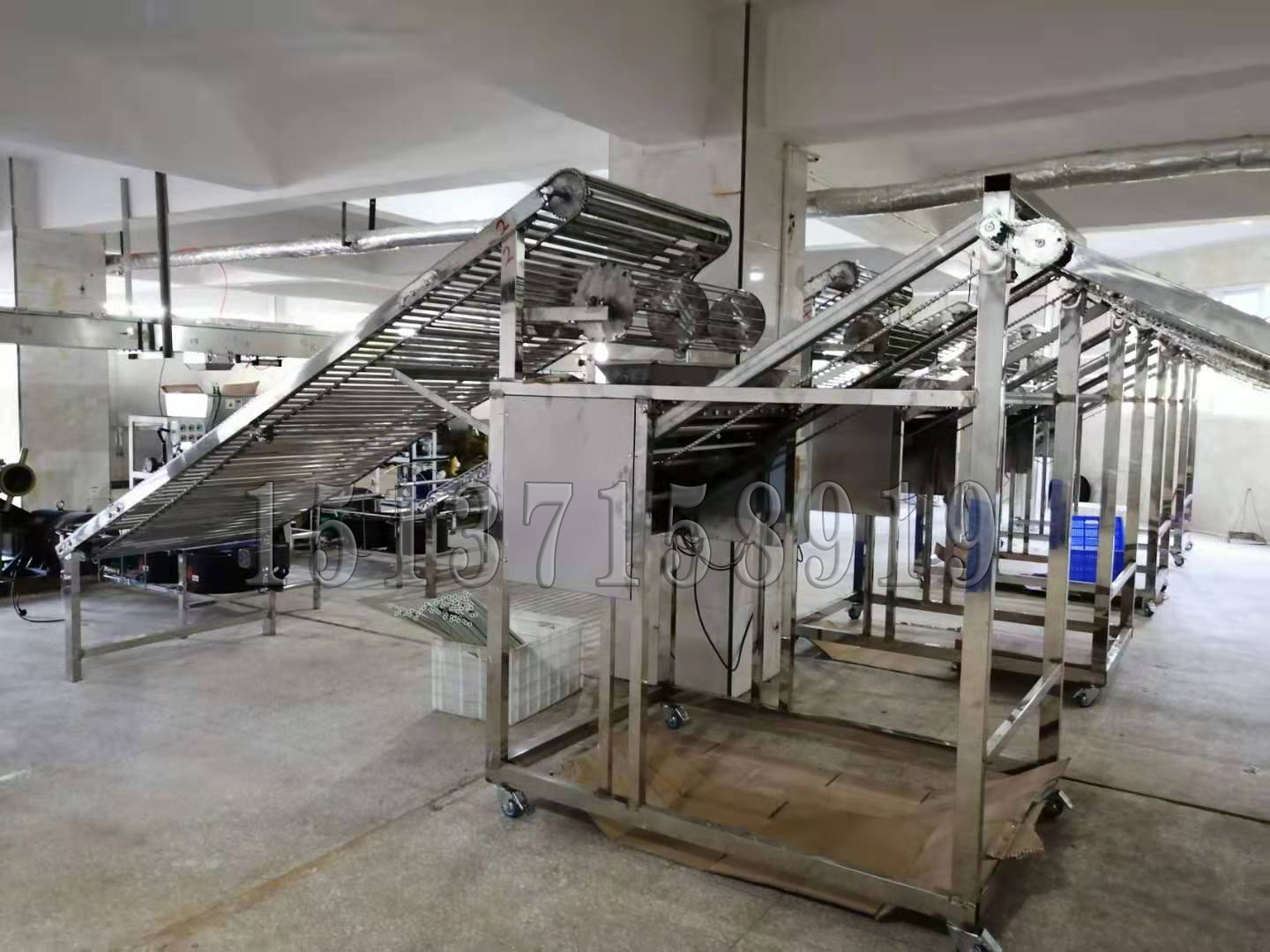 全自動(dòng)米線機(jī)安裝現(xiàn)場 全自動(dòng)米線機(jī)安裝現(xiàn)場