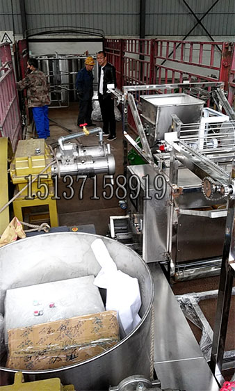 臥式全自動米線機發往柳州