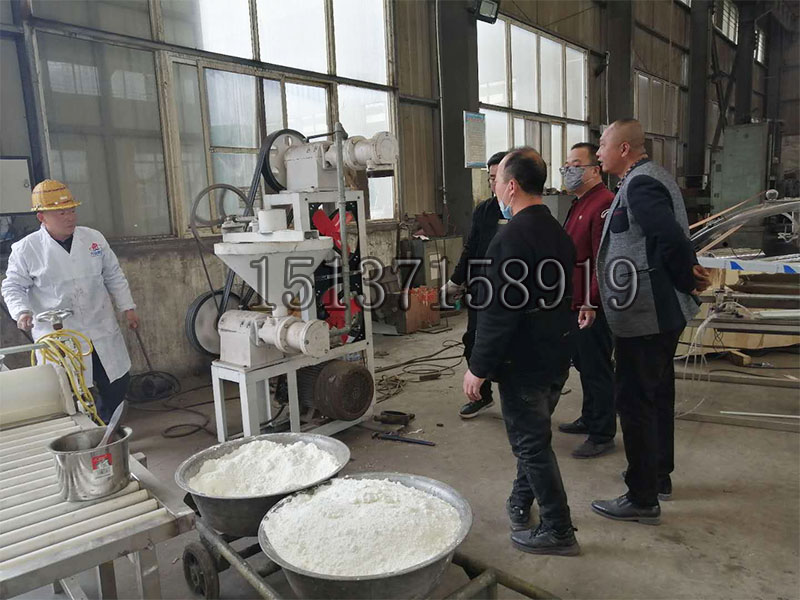 140型米線機(jī)試機(jī)中