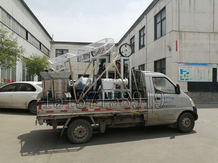 兩套全自動米線機(jī)發(fā)往云南和內(nèi)蒙古 兩套全自動米線機(jī)發(fā)往云南和內(nèi)蒙古