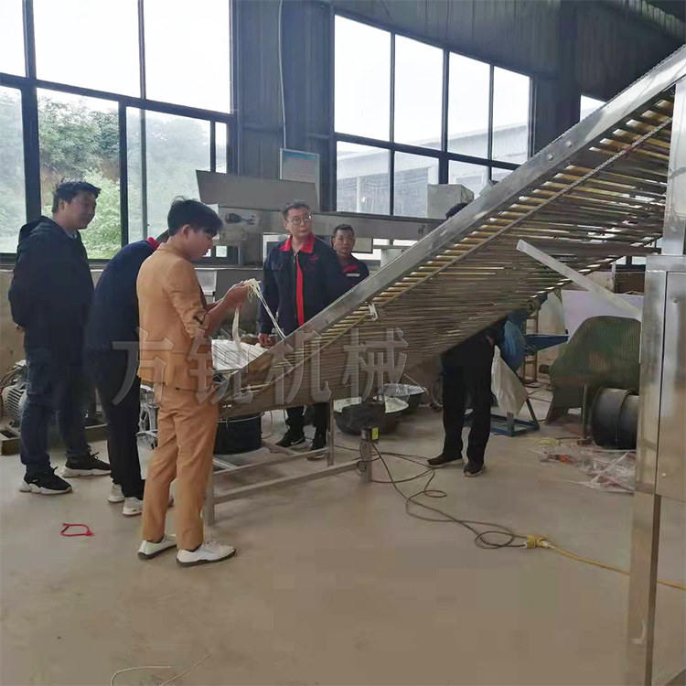 畢節(jié)客戶現(xiàn)場全自動米線機試機 畢節(jié)客戶現(xiàn)場全自動米線機試機